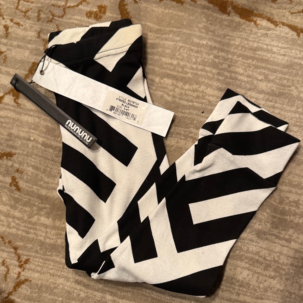 Nununu Monochrome Zigzag Leggings